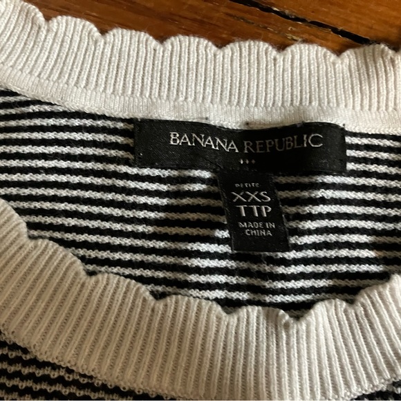 Black and white striped Banana Republic sweater - Picture 2 of 3